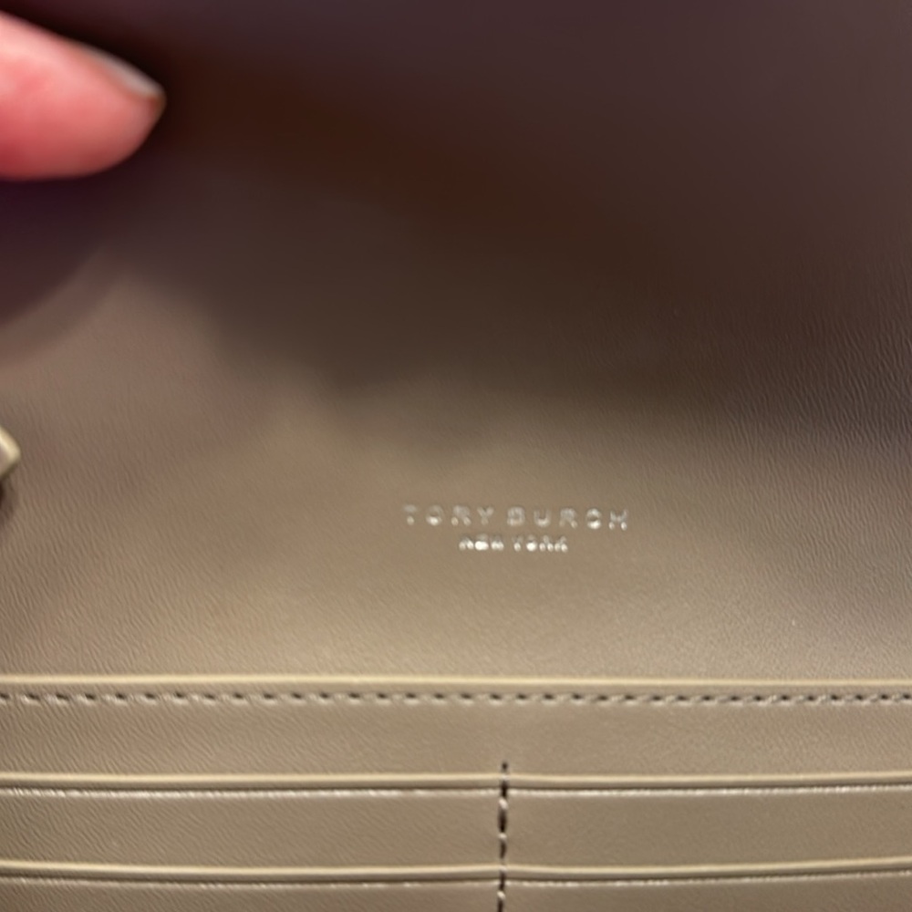 Tory Burch Willa Quilted Bag - Picture 3 of 10